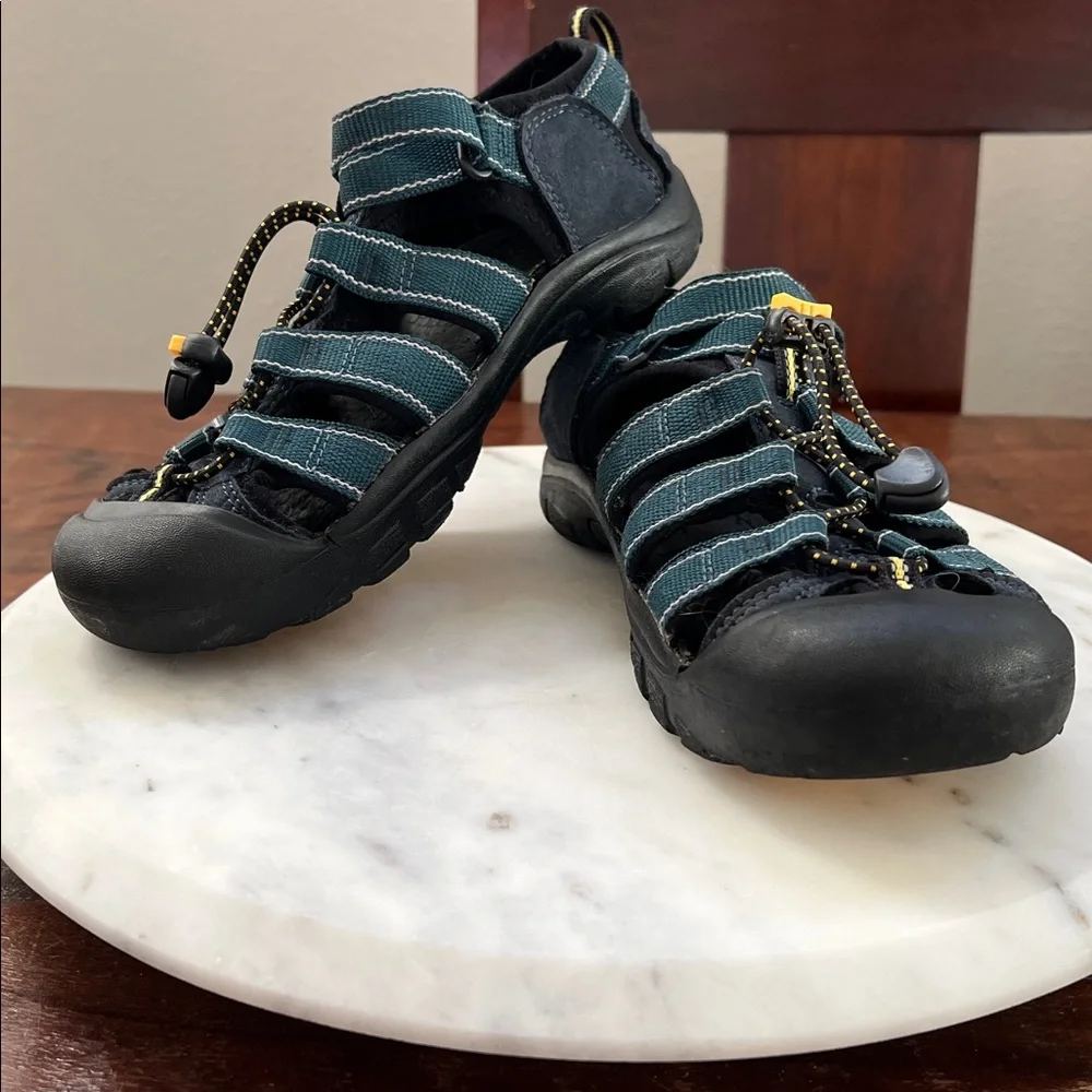 KEEN Newport H2 Waterproof Hiking Trail Hybrid Sandals Blue/Black Big Kids 5